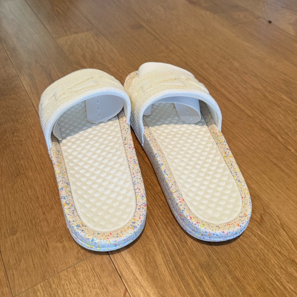 NWT APL Techloom Slide, size 9 - Picture 5 of 5